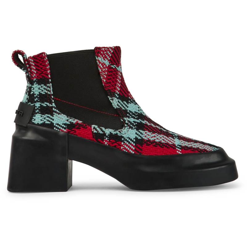 CHELSEA BOOTS