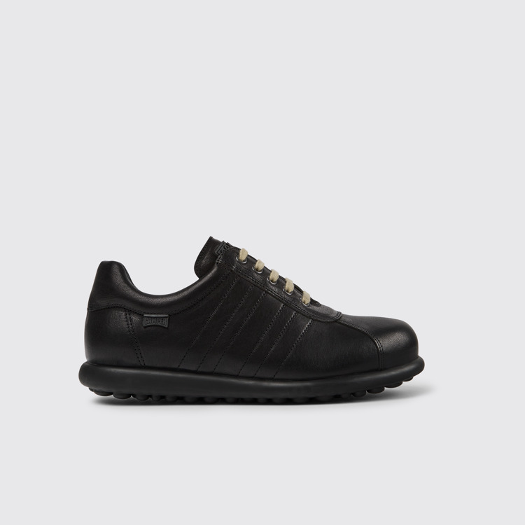 Side view of Pelotas Iconic black shoe for men