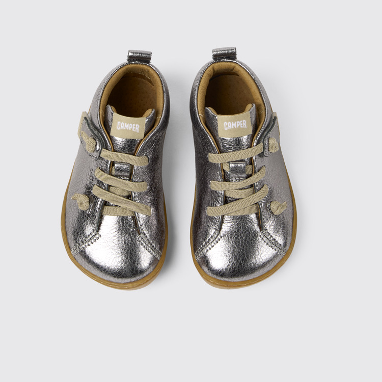 Overhead view of Peu Metallic gray leather shoes for kids