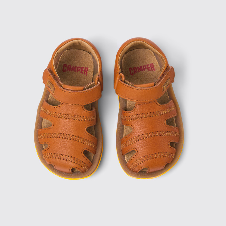 Overhead view of Bicho Brown leather sandals for kids