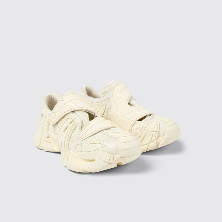 มุมมองด้านหน้าของ Tormenta White Textile Sneakers