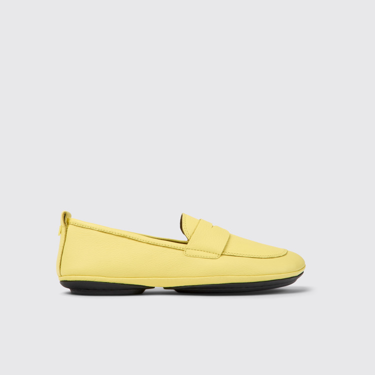 Side view of Right Yellow leather shoes for women