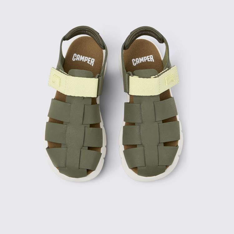 Oruga Sandal infantil tancada de pell i teixit multicolor.