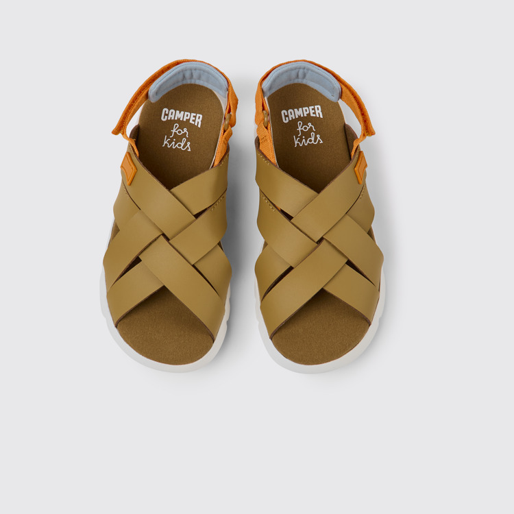 Overhead view of Oruga Brown leather sandals for kids