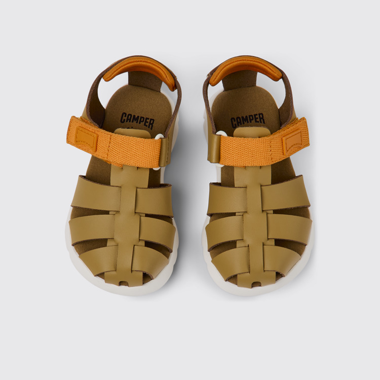 Overhead view of Oruga Brown leather sandals