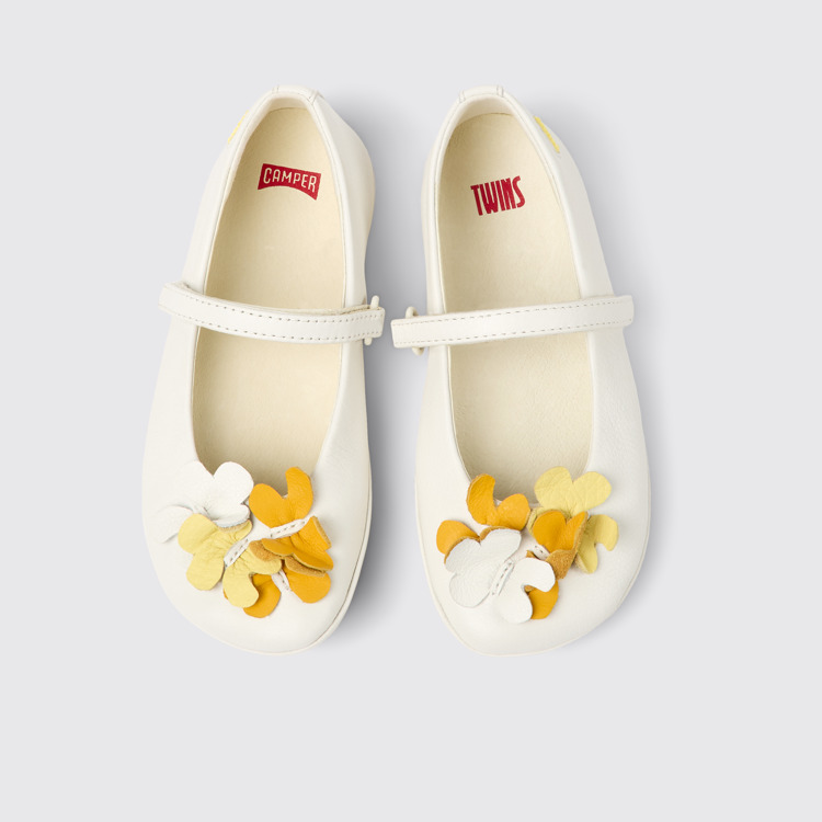 Overhead view of Twins White leather ballerinas for kids