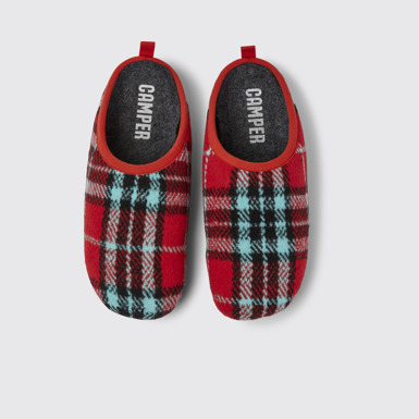 Overhead view of Wabi Printed recycled cotton men’s slippers
