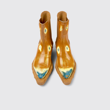 Overhead view of Venga Three-toned brushed leather boots