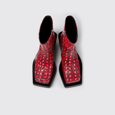 The sole of QUETAL RED