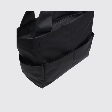 The sole of Tia Tia TOTE BAG