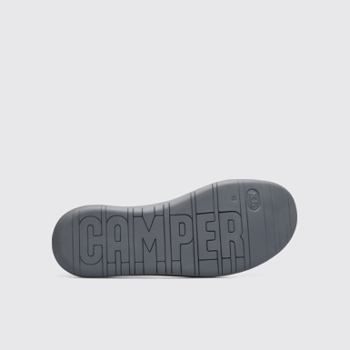 The sole of Formiga Men’s dark gray shoe