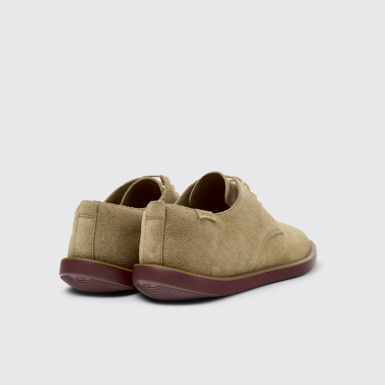 Wagon Chaussures en daim marron Pour homme.