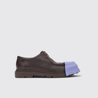 Junction Chaussures en cuir marron pour homme.