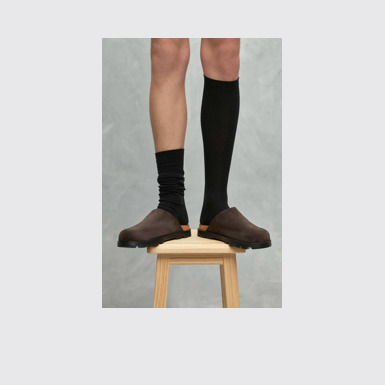 A model wearing Brutus Sandal Gray nubuck clog for men