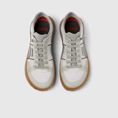 Peu Serra Grauer Damensneaker aus Recycling-PET.