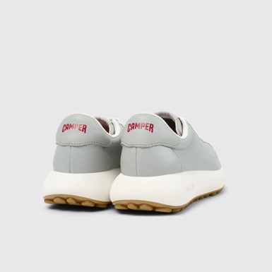 Pelotas Athens Sneaker de piel gris para mujer.