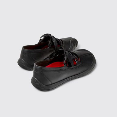 มุมมองด้านหลังของ Peu Path+ รองเท้าบัลเลริน่าหนังสีดําสําหรับผู้หญิง