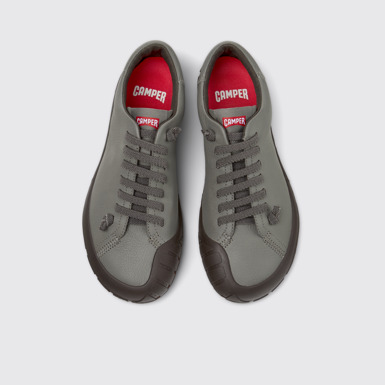 มุมมองด้านบนของ Peu Path+ รองเท้าผ้าใบหนังสีเทาสําหรับผู้หญิง