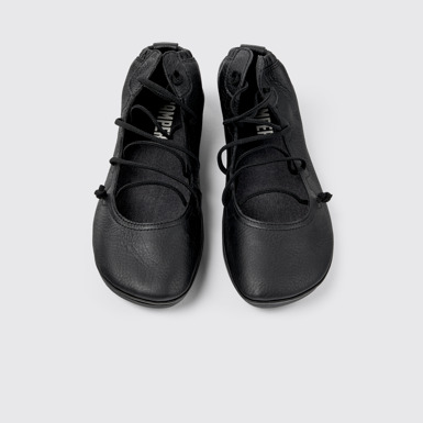 Right Black Leather Ankle Boots for Women.俯角