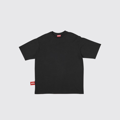 Side view of T-Shirt Black T-shirt with horse print at back