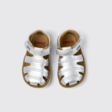 Bicho Sandales fermées en cuir gris pour enfants.