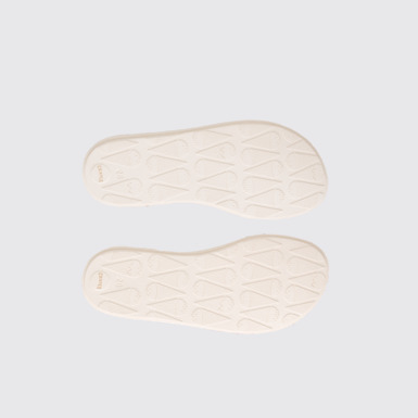 The sole of Twins Silver and cream girl’s sandal