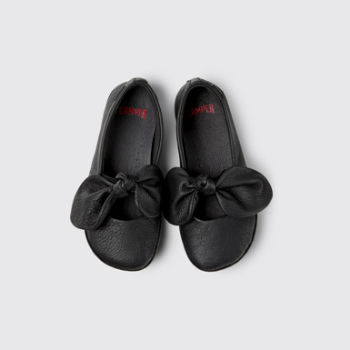Overhead view of Right Nina Black Leather Ballerinas for Kids.