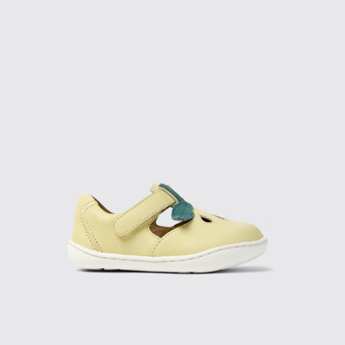 Twins Sandalias cerradas de piel amarillas para niños.