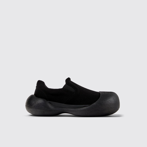 Image of Caramba Black TENCEL® Lyocell Loafers modelin yandan görünümü