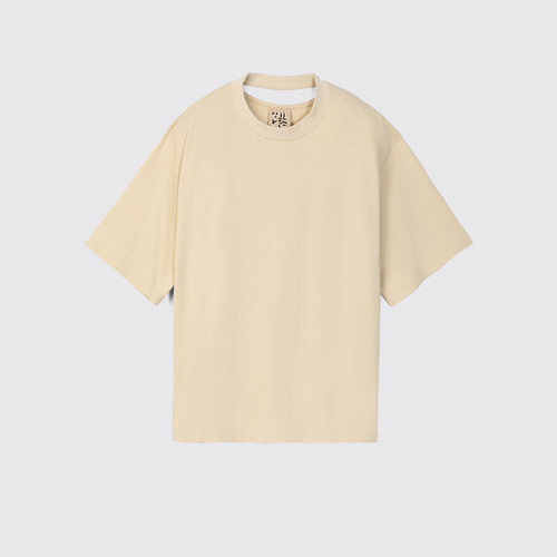 Image of T-Shirt Faded Sand Boxy T-shirt modelin yandan görünümü
