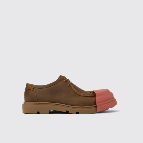 Image of Junction Chaussures en cuir régénératif marron pour homme.