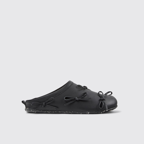 Side view of Casa Camper x La Manso Black leather slipper for men