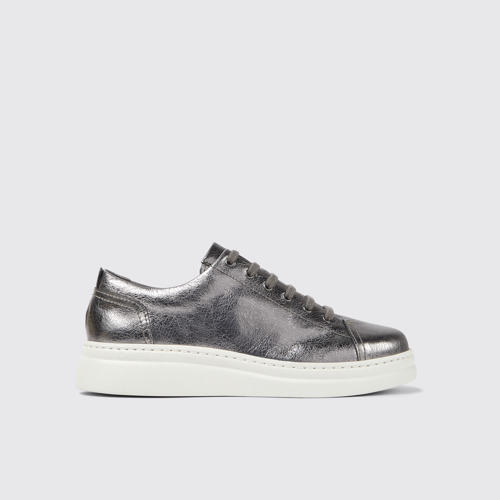 Runner Up Sneakers de piel plateada para mujer.