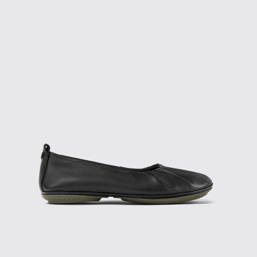 Side view of Right Black leather ballerinas for women