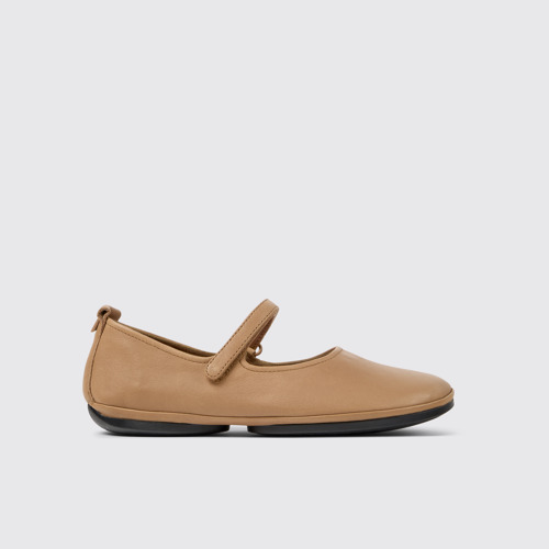 Image of Side view of Right Nude Leather Women's Shoe.