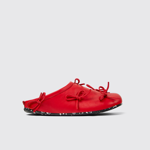 Side view of Casa Camper x La Manso Red leather slipper for women