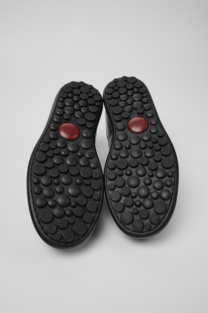 The soles of Pelotas Multicolor Leather Shoes for Men.