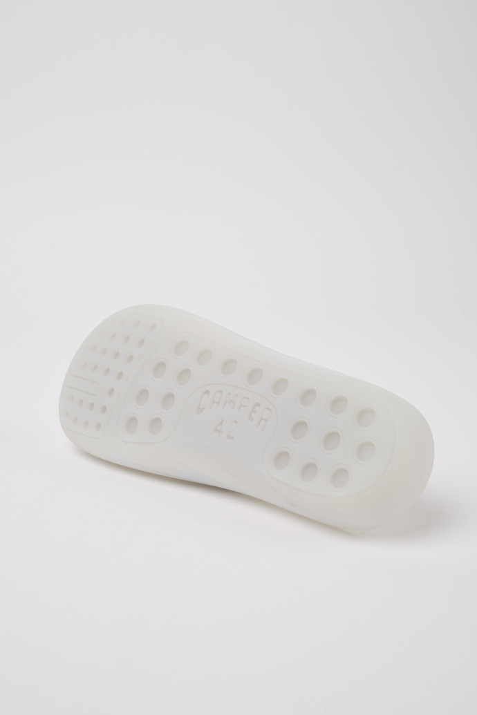 The soles of Wabi White monomaterial sandals for men