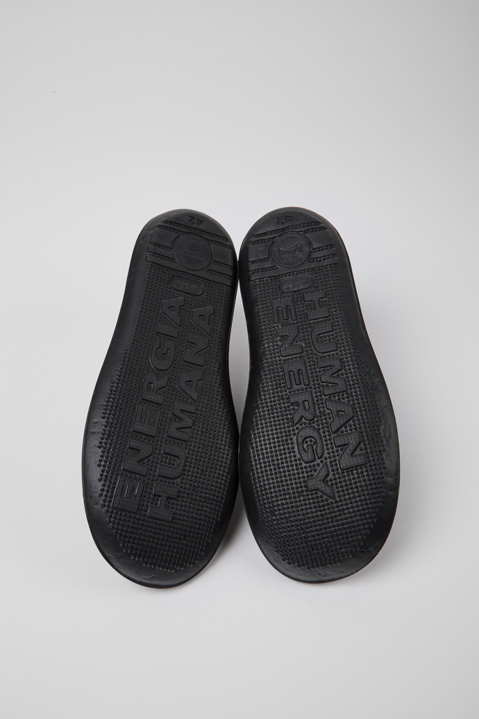 The soles of Beetle Black lightweight shoe for men
