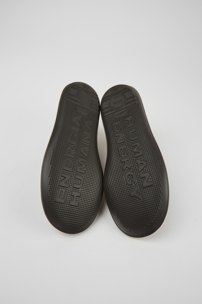 The soles of Beetle Brown lightweight shoe for men