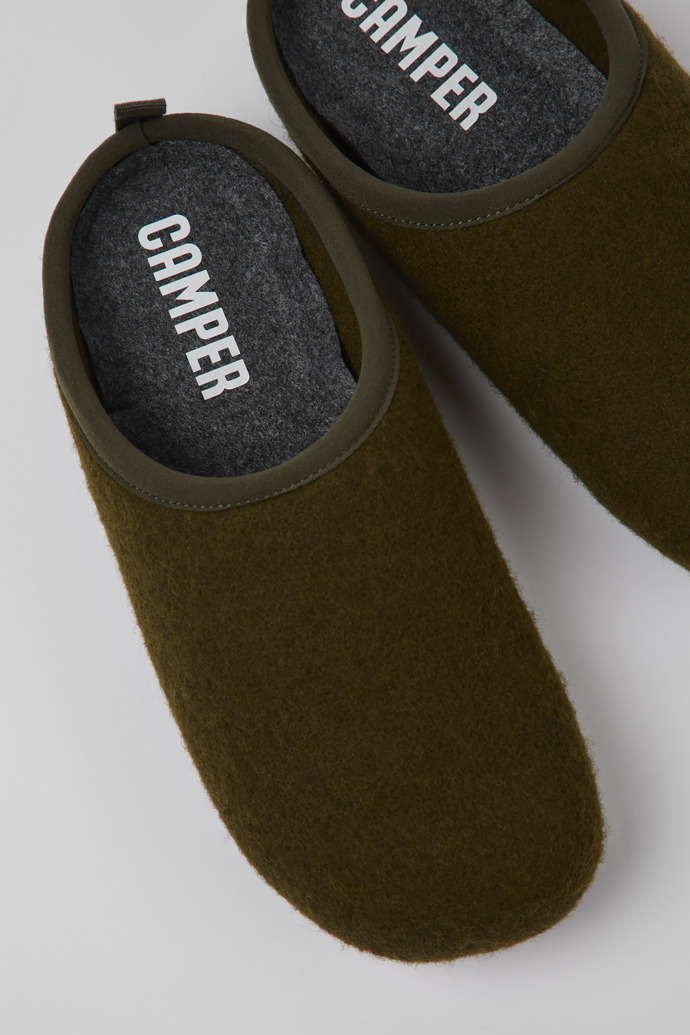 Close-up view of Wabi Dark green wool men's slipper