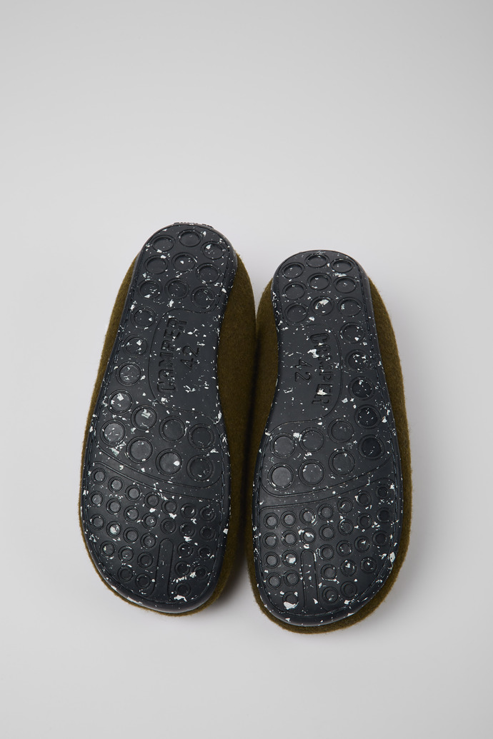 The soles of Wabi Dark green wool men's slipper