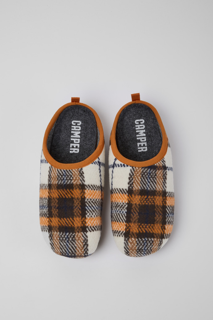 Overhead view of Wabi Printed recycled cotton men’s slippers