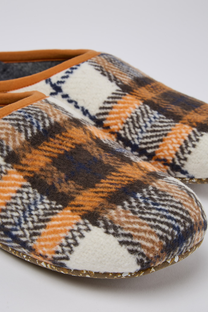 Close-up view of Wabi Printed recycled cotton men’s slippers