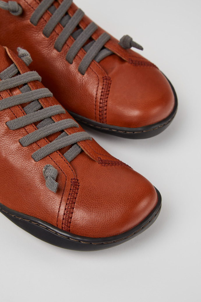 Close-up view of Peu Burgundy leather shoes for women