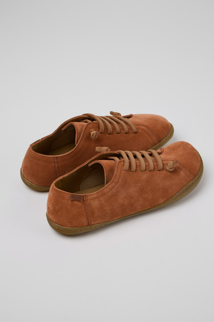 Peu Chaussures en nubuck rouge pour femme.