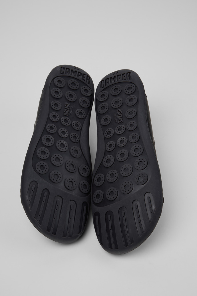 Peu Chaussures en cuir noir Pour femme.