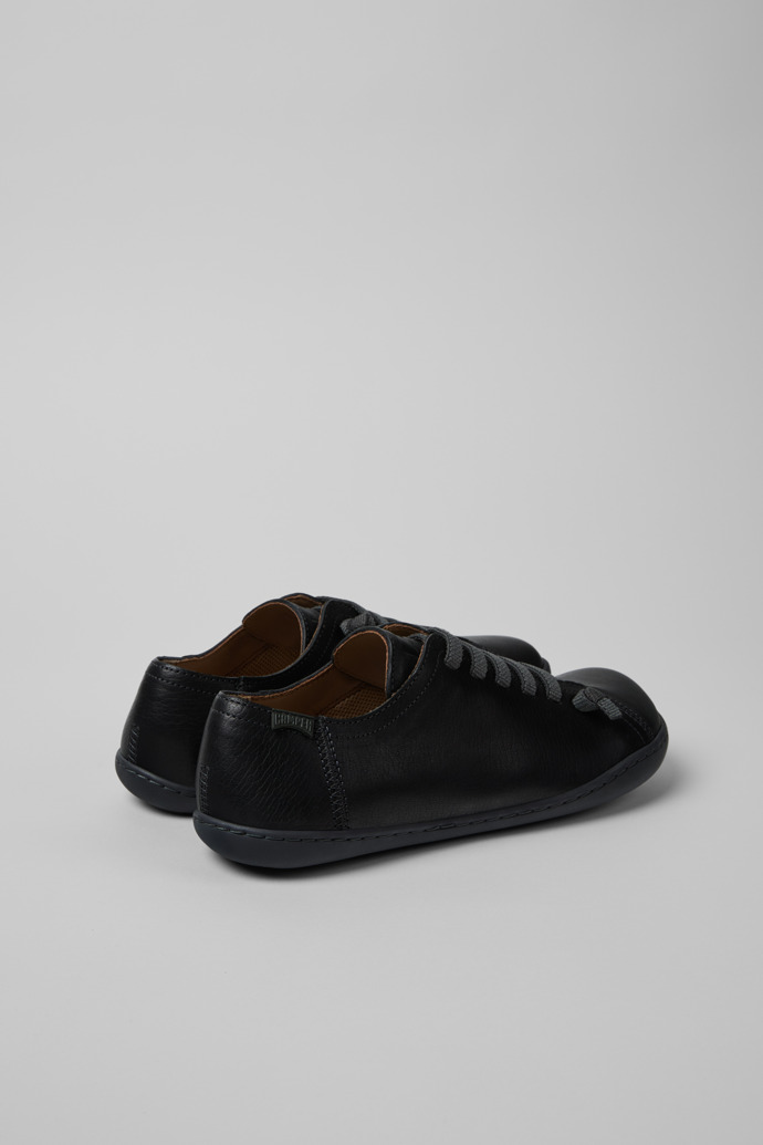 Peu Chaussures en cuir noir Pour femme.