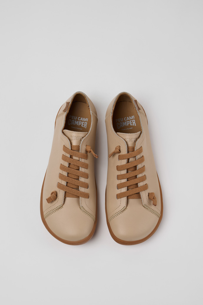 Peu Chaussures en nubuck beige pour femme.