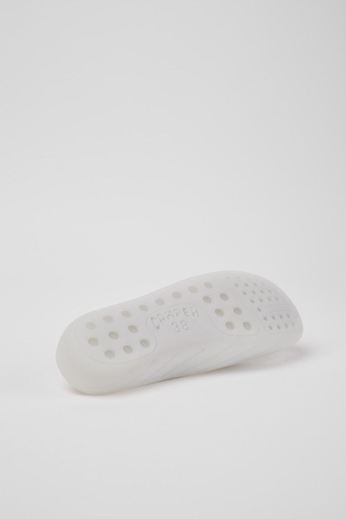 The soles of Wabi White monomaterial sandals for women